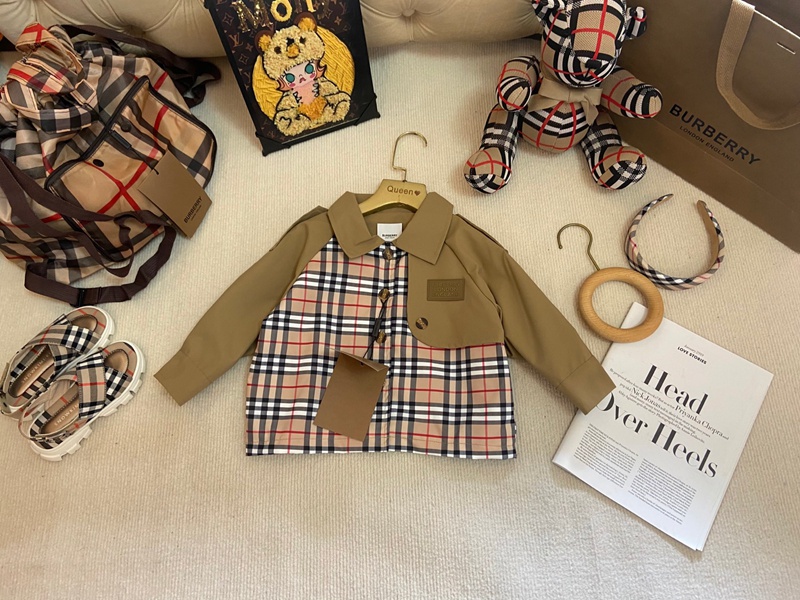 Burberryキッズアウトドア服