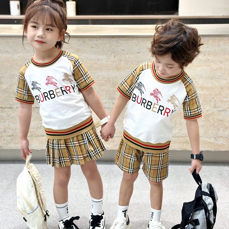 Burberry 子供向けのおしゃれセットアップ