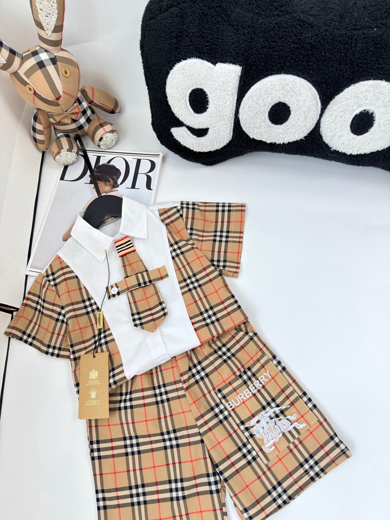 バーバリーキッズ夏服セットアップ