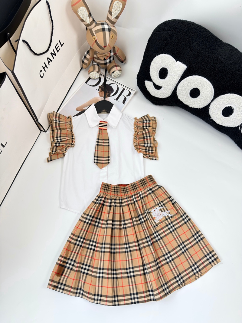 Burberry キッズ服上下セット