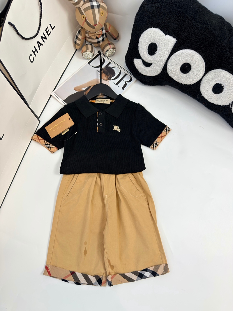 バーバリーキッズ男の子セットアップ
