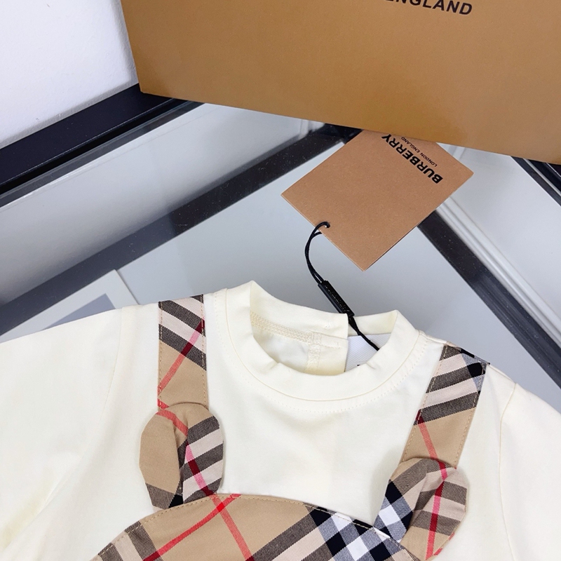 Burberry赤ちゃんロンパース