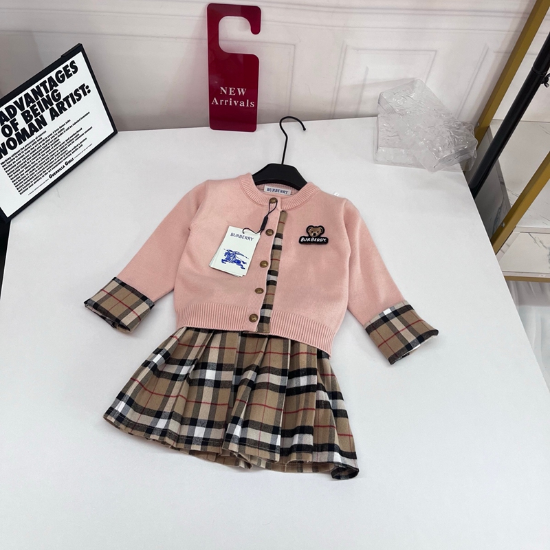 バーバリー可愛いキッズ服セットアップ