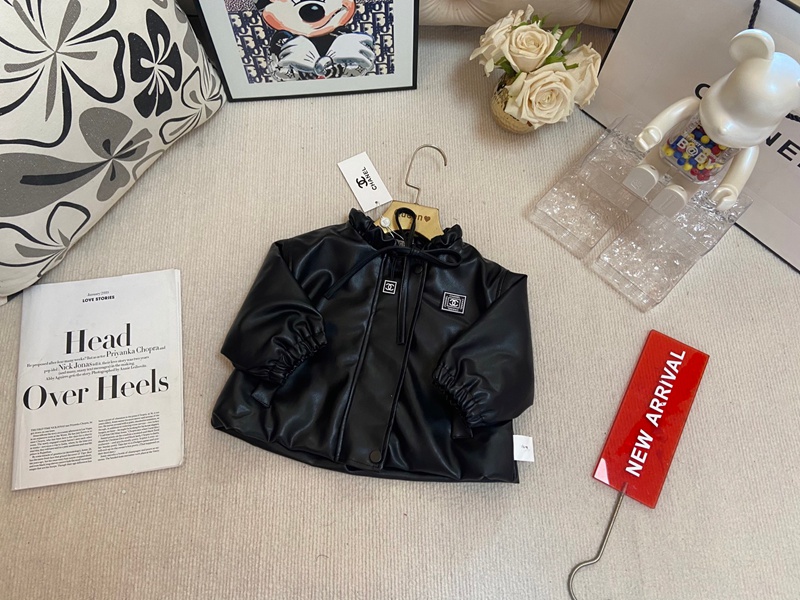 Chanelキッズ向け革コート