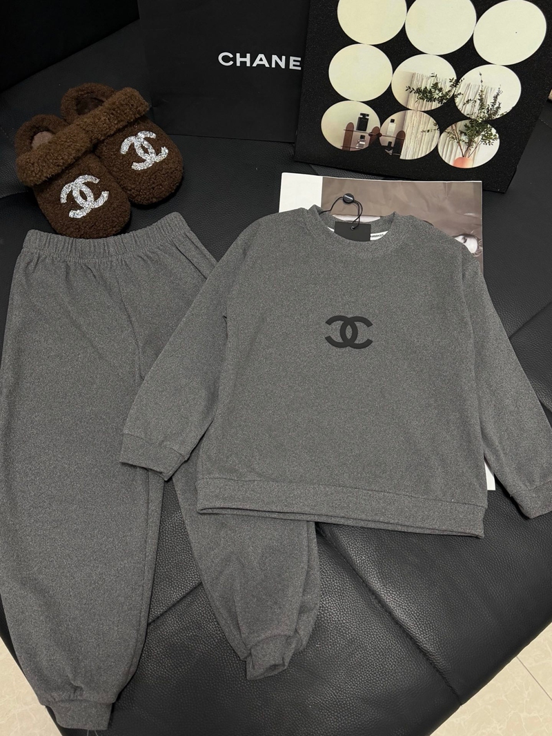 シャネルキッズ部屋着 セットアップ