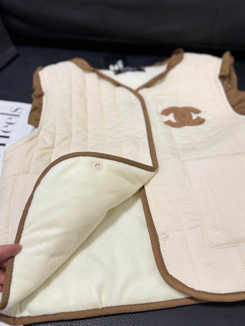 Chanel キッズ中綿ベスト