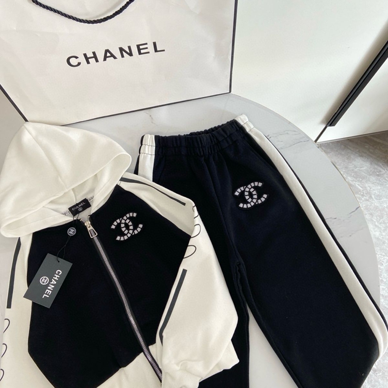 Chanel キッズシルエットのパーカー