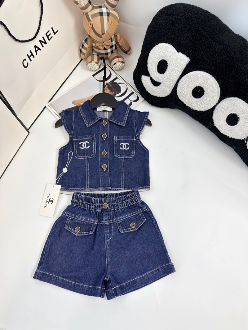 シャネルキッズ夏服セットアップ