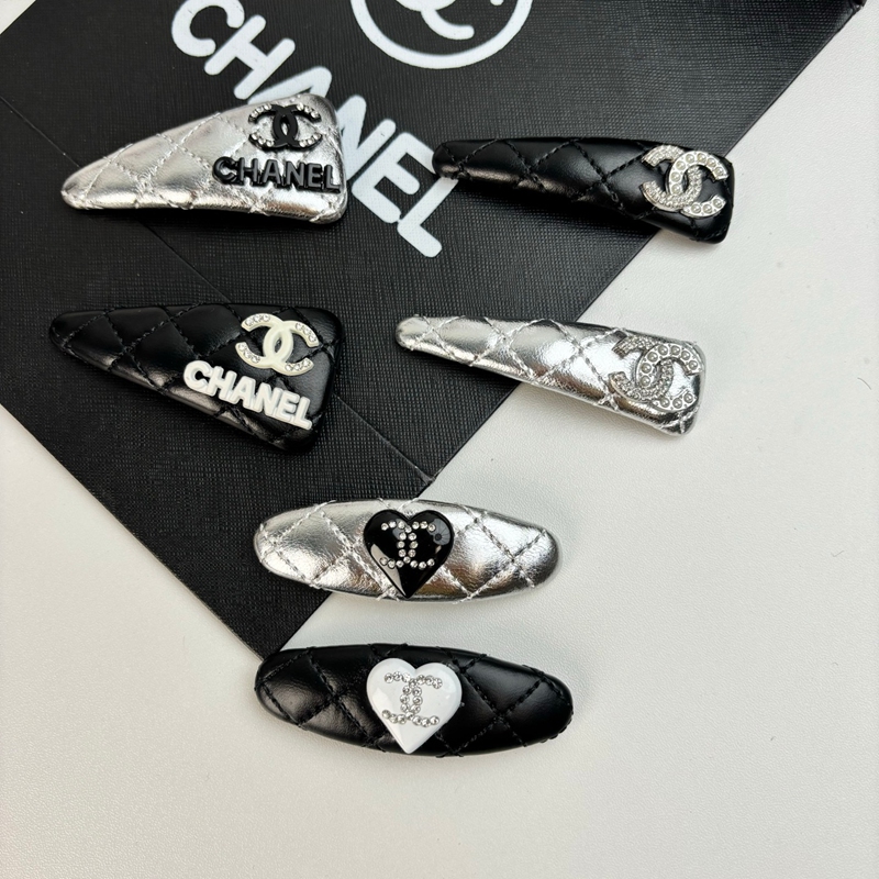 ブランドChanel バナナクリップ髪アレンジ