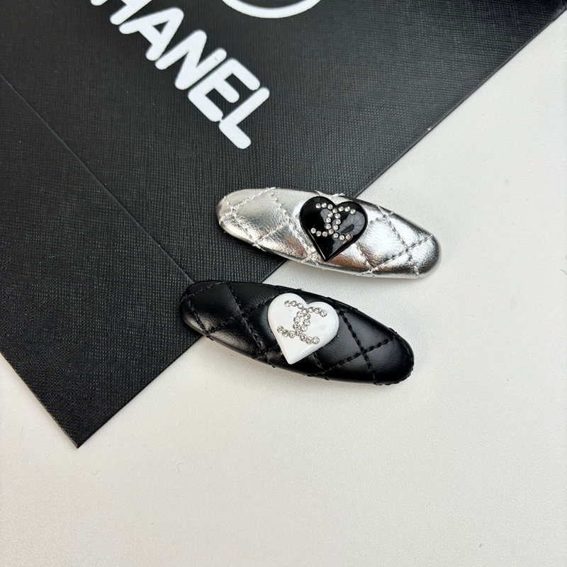 Chanel かわいいヘアピン