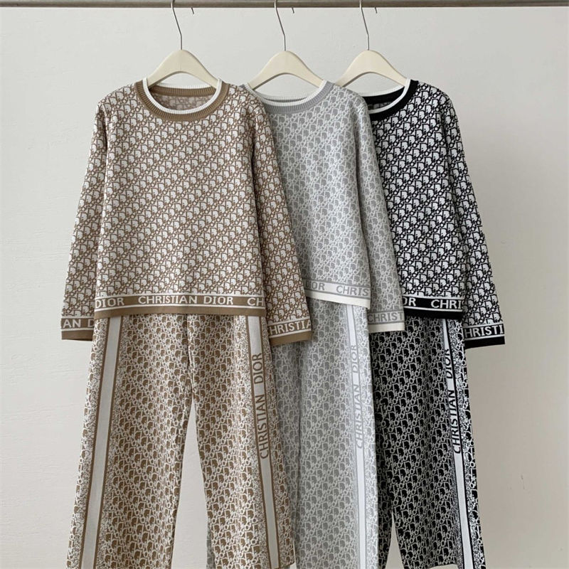 Diorセーターニットとパンツ