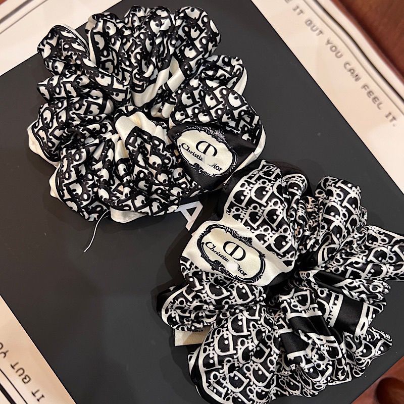 ディオールヘアシュシュ 上品