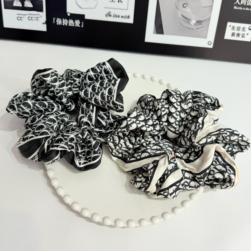 ハイブランドDiorシュシュ存在感抜群