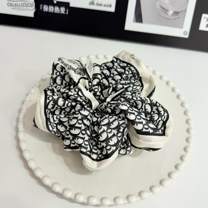 ディオールかわいいヘアゴム