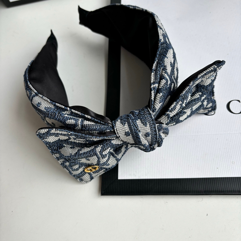 ディオールかわいいヘアグリップ