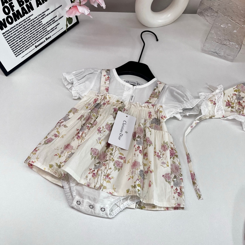 Dior赤ちゃんボディースーツ