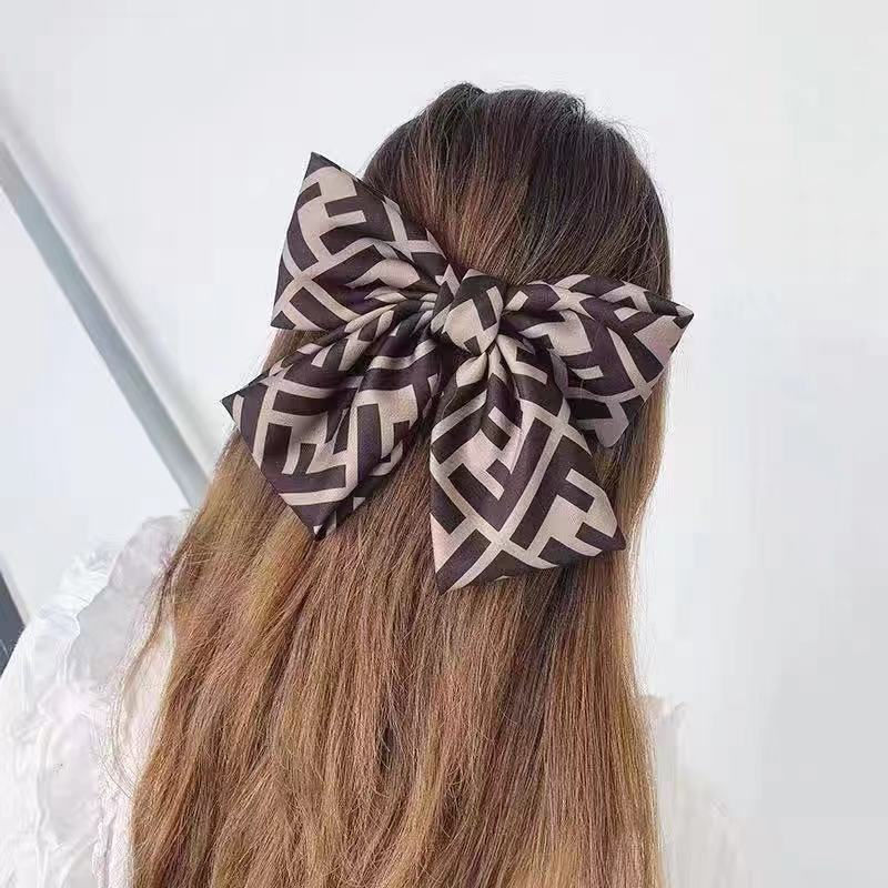 フェンディヘアカチューシャ