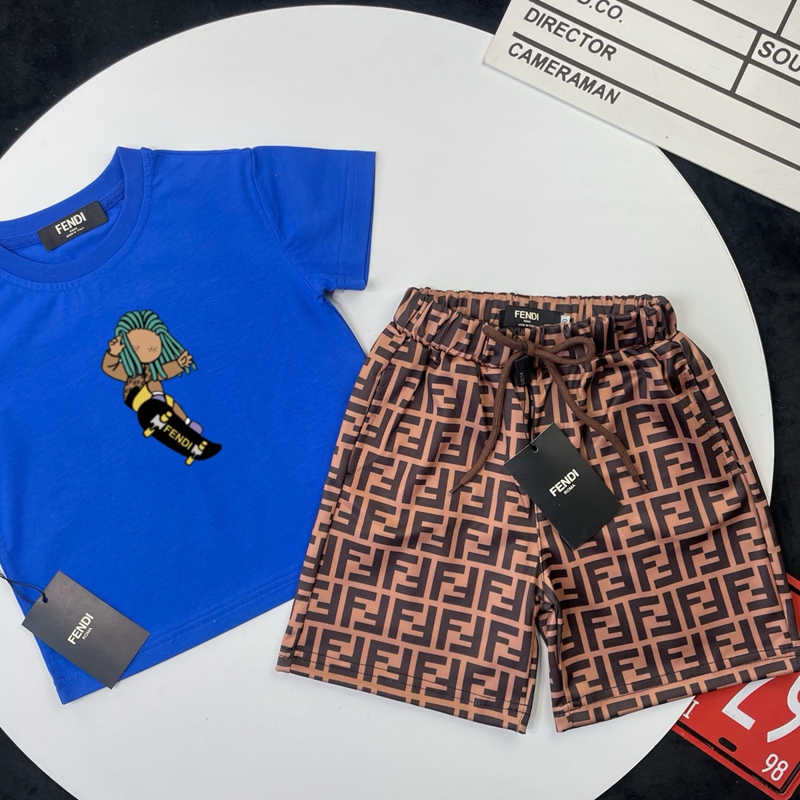 フェンディキッズハーフパンツ