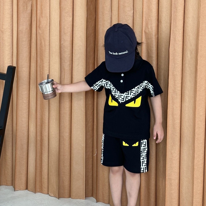 フェンディ半袖tシャツと半ズボン