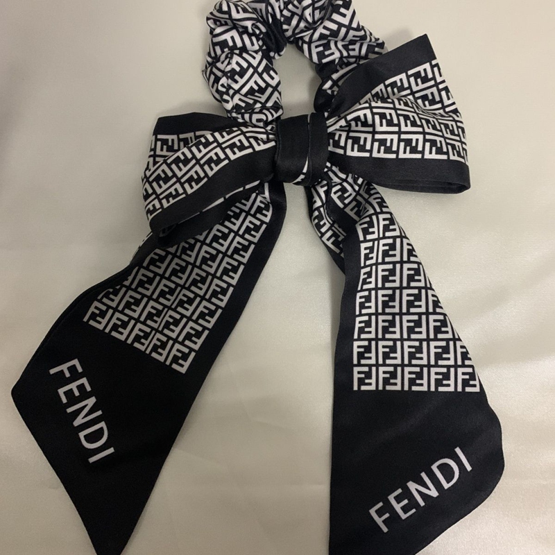 ハイブランドFendi リボンゴム存在感抜群