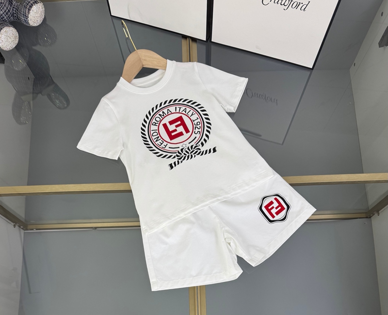 フェンディキッズ用ショートパンツ