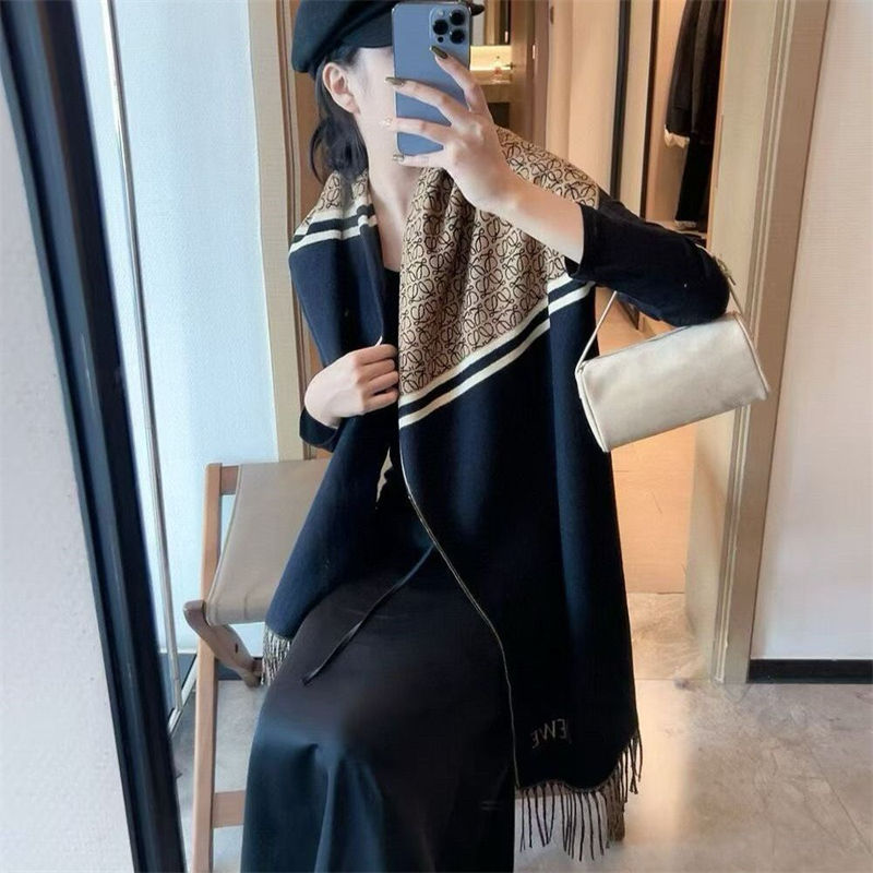 LOEWEレディース向け高品質ケープ