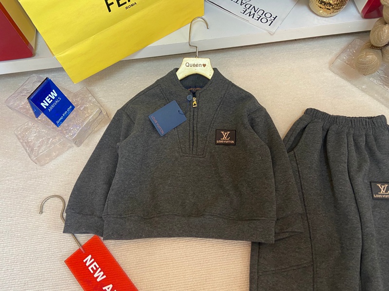 ルイヴィトンキッズスウェットセット