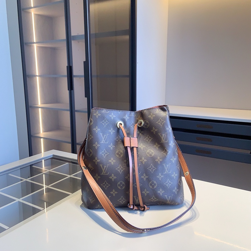 ルイヴィトン斜め掛けバッグ