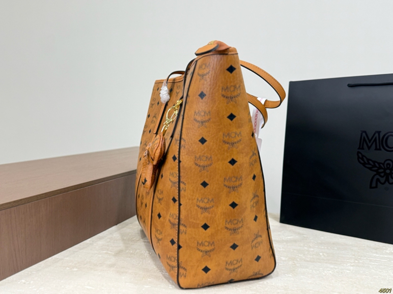 エムシーエム肩掛けバッグ