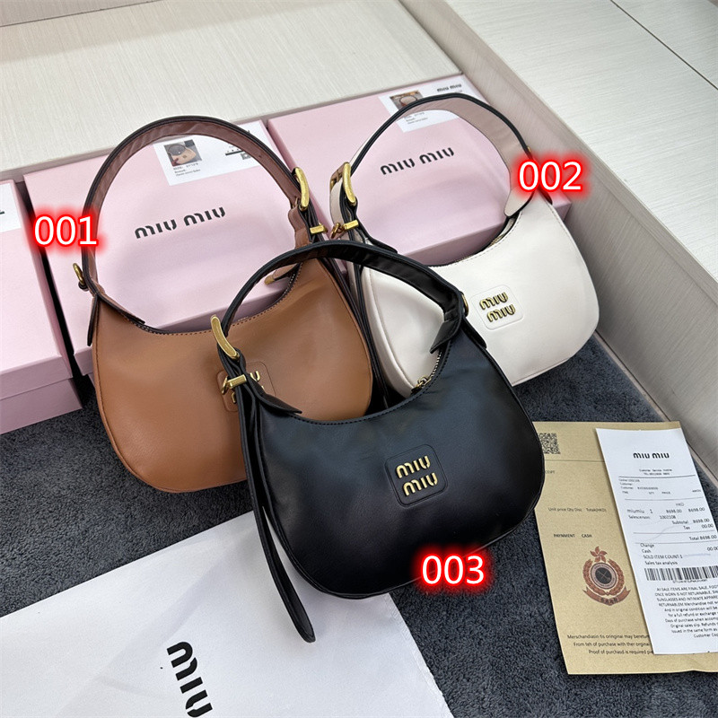MiuMiuハーフムーンバッグ
