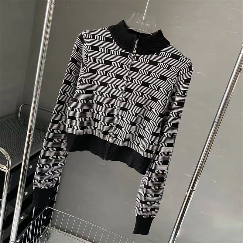 ミュウミュウセーターコート