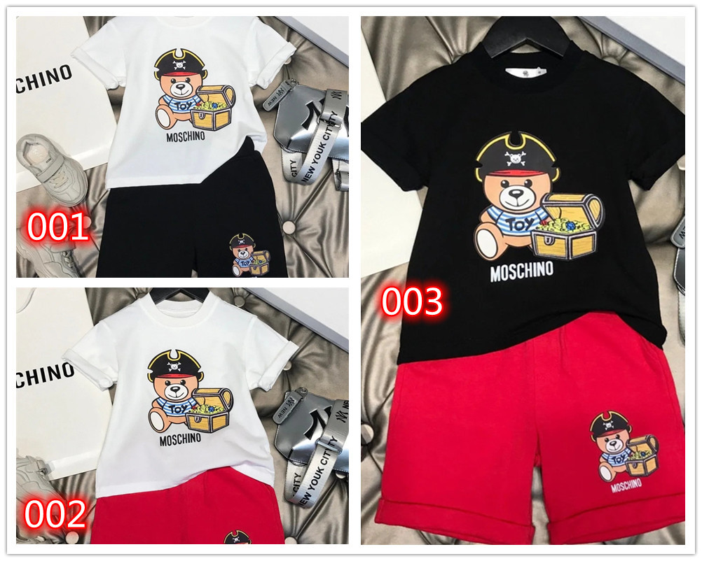 Moschino tシャツ ショートパンツ