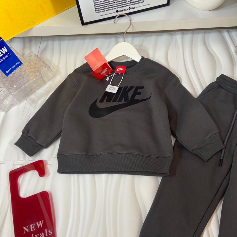 ブランドNikeキッズスウェットセットアップ