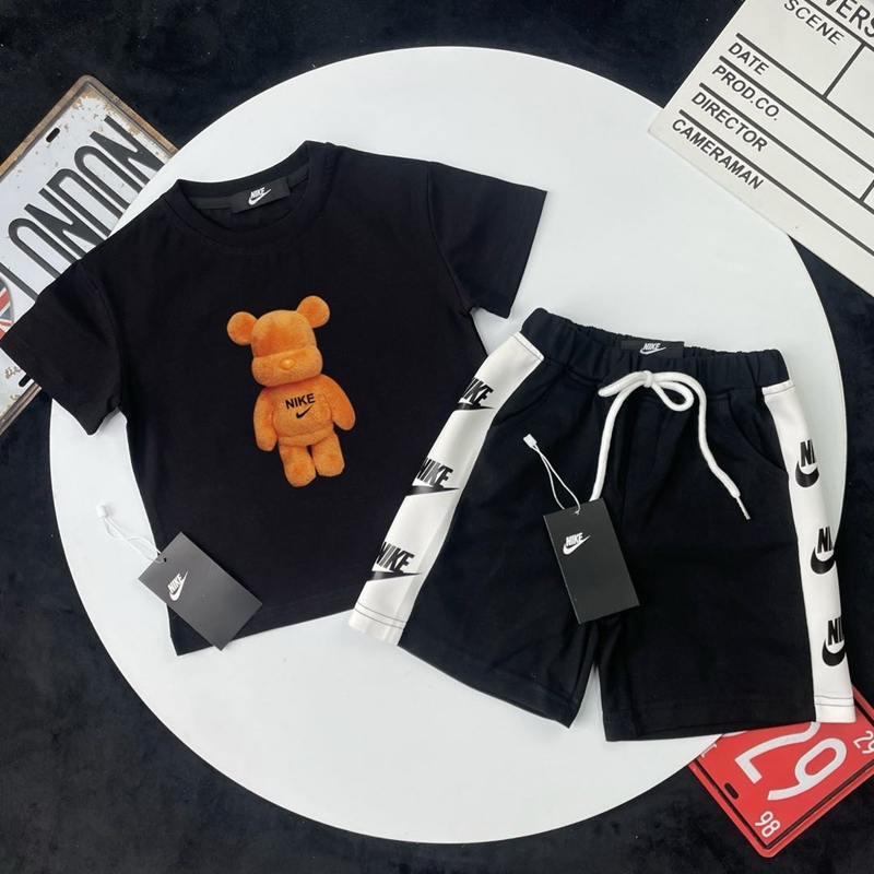 Nike子供半袖Ｔシャツ