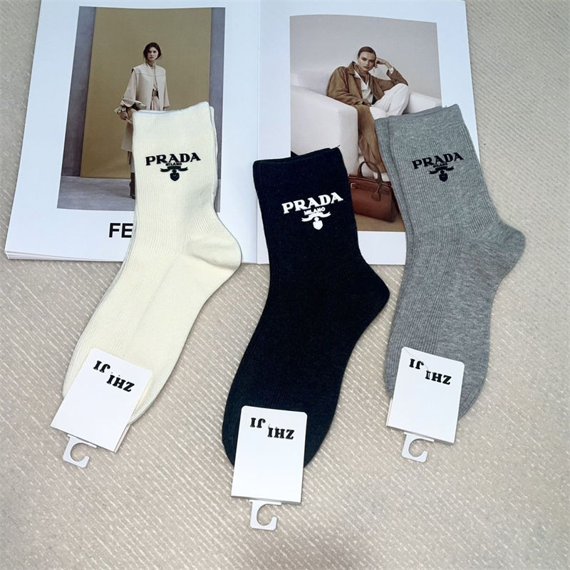 Prada 厚手ソックス 女の子好き 韓国