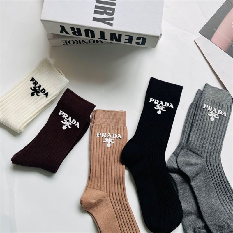 プラダ ハイソックス 女の子好き 韓国