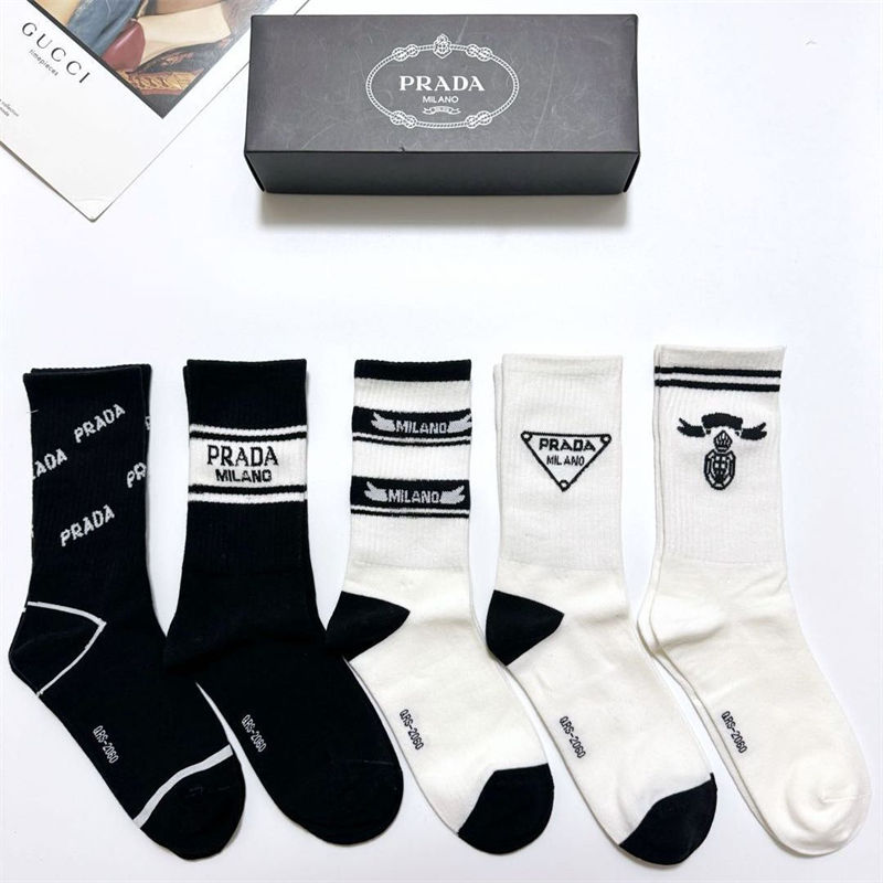 Prada 厚手クルー丈靴下