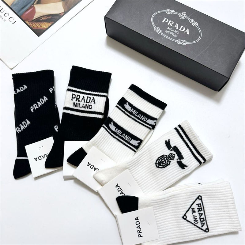 Prada 厚手ソックス 女の子好き