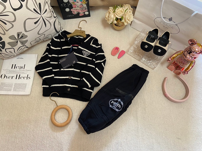 ハイブランドPradaキッズニットパーカー