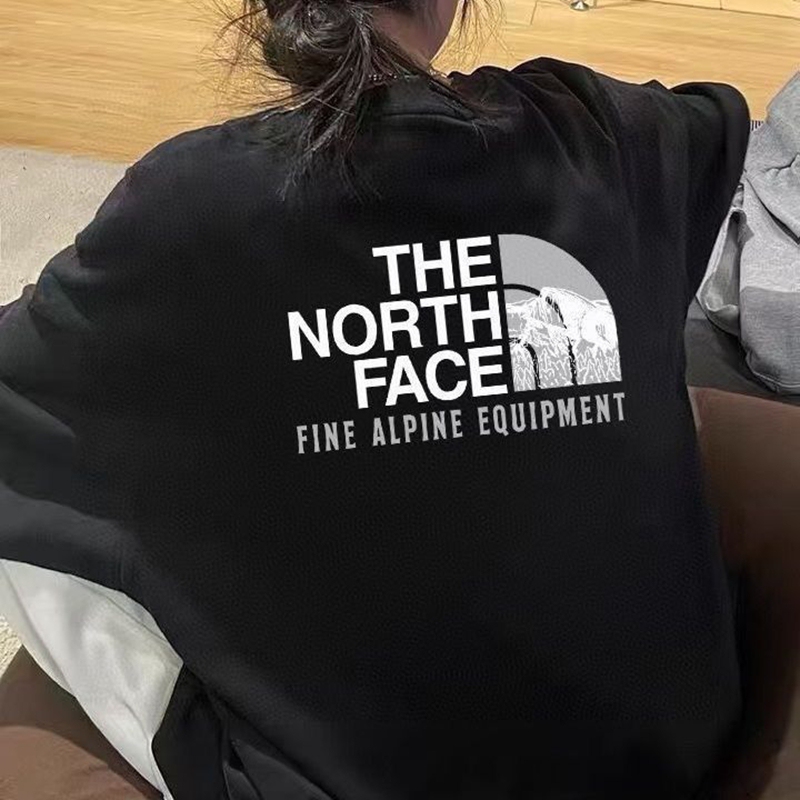 THE NORTH FACE ストリート感プリント 半袖tシャツ