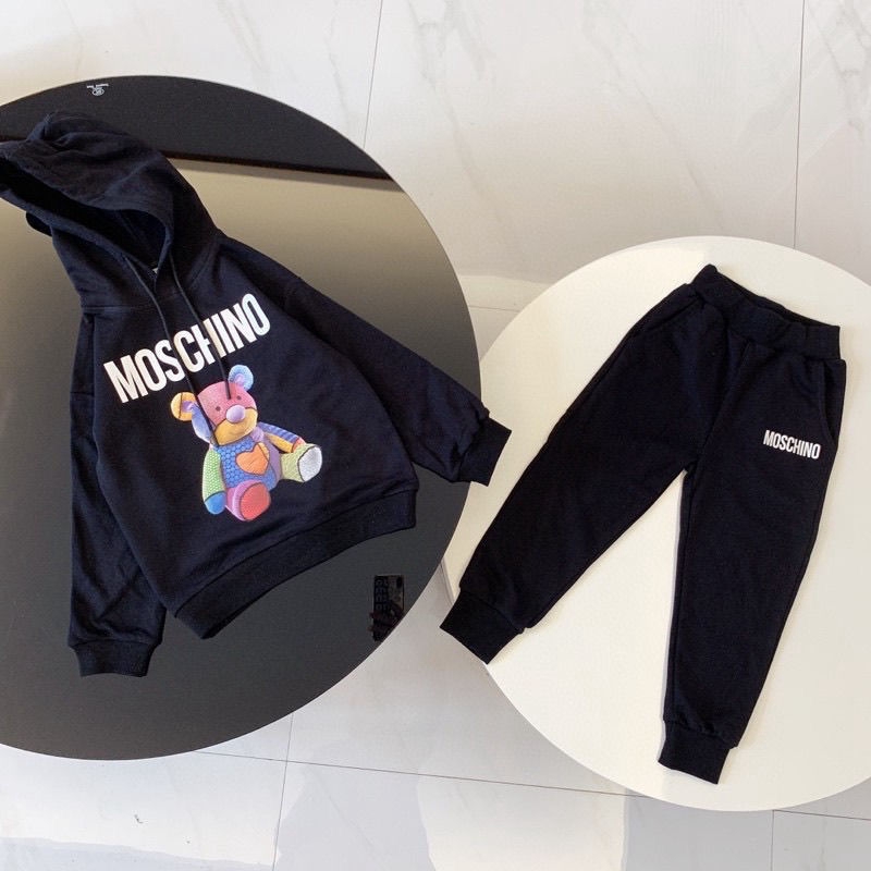 キッズ服男の子用(90cm~)MOSCHINO　チルドレン　キッズ　トラックスーツ　セットアップ　98センチ